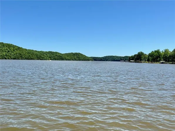 9 Point Plaza Dr, Edwards, MO 65326