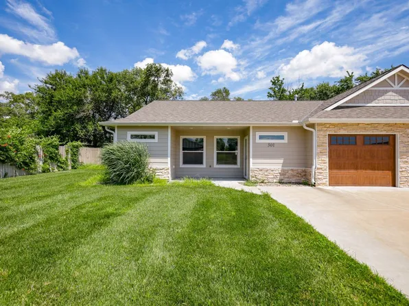 320 N Warren Ave #301, Rose Hill, KS 67133
