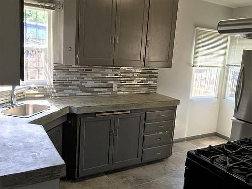 4th image of 3203 42nd St