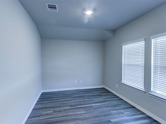 4th image of 1062 Verona Dr