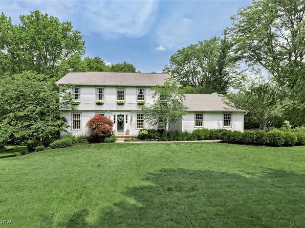 75 Kenton Rd, Chagrin Falls, OH 44022