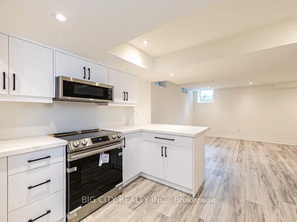 32 Conchita St, Georgina, ON L4P 0H5