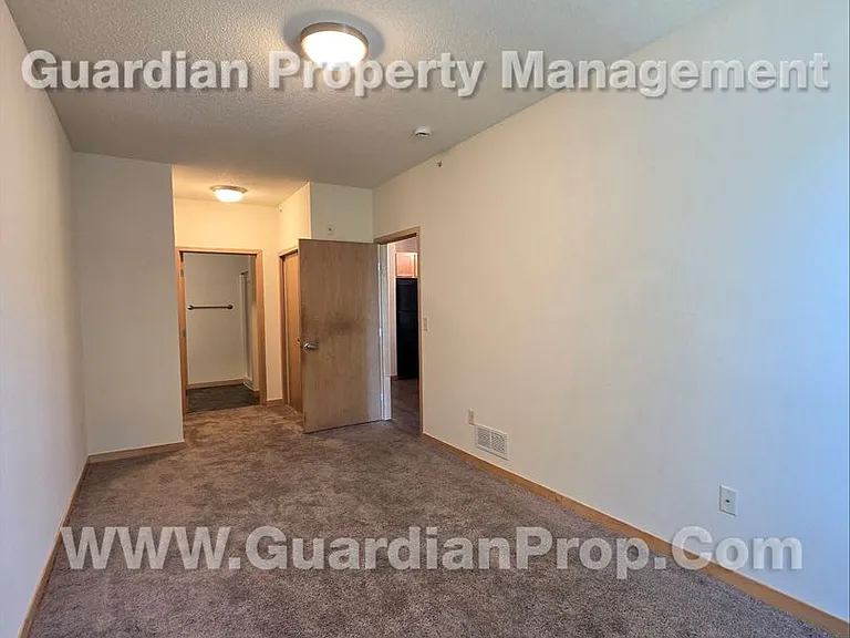 811 4th St SE #310 — Photo 8