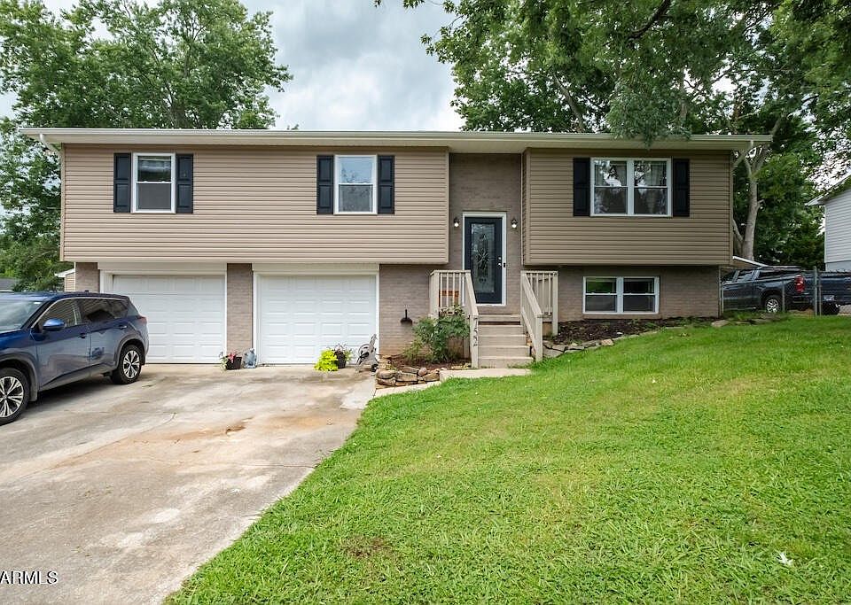 1st image of 752 Peterson Ln