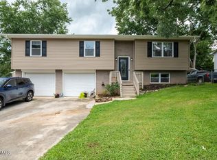 752 Peterson Ln, Maryville, TN 37803