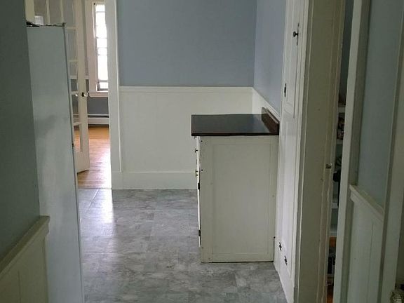 2nd image of 164 Silver St