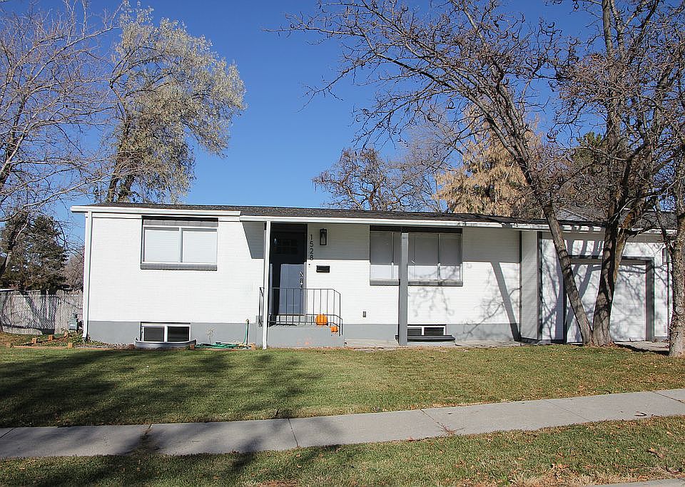 1st image of 1528 E Wagonwheel Cir