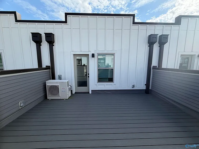 13 Vine St NE — Photo 2