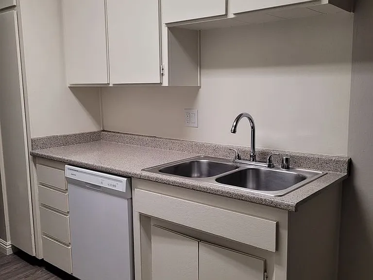 073 - Canyon Crest Hills Apartments — Photo 36