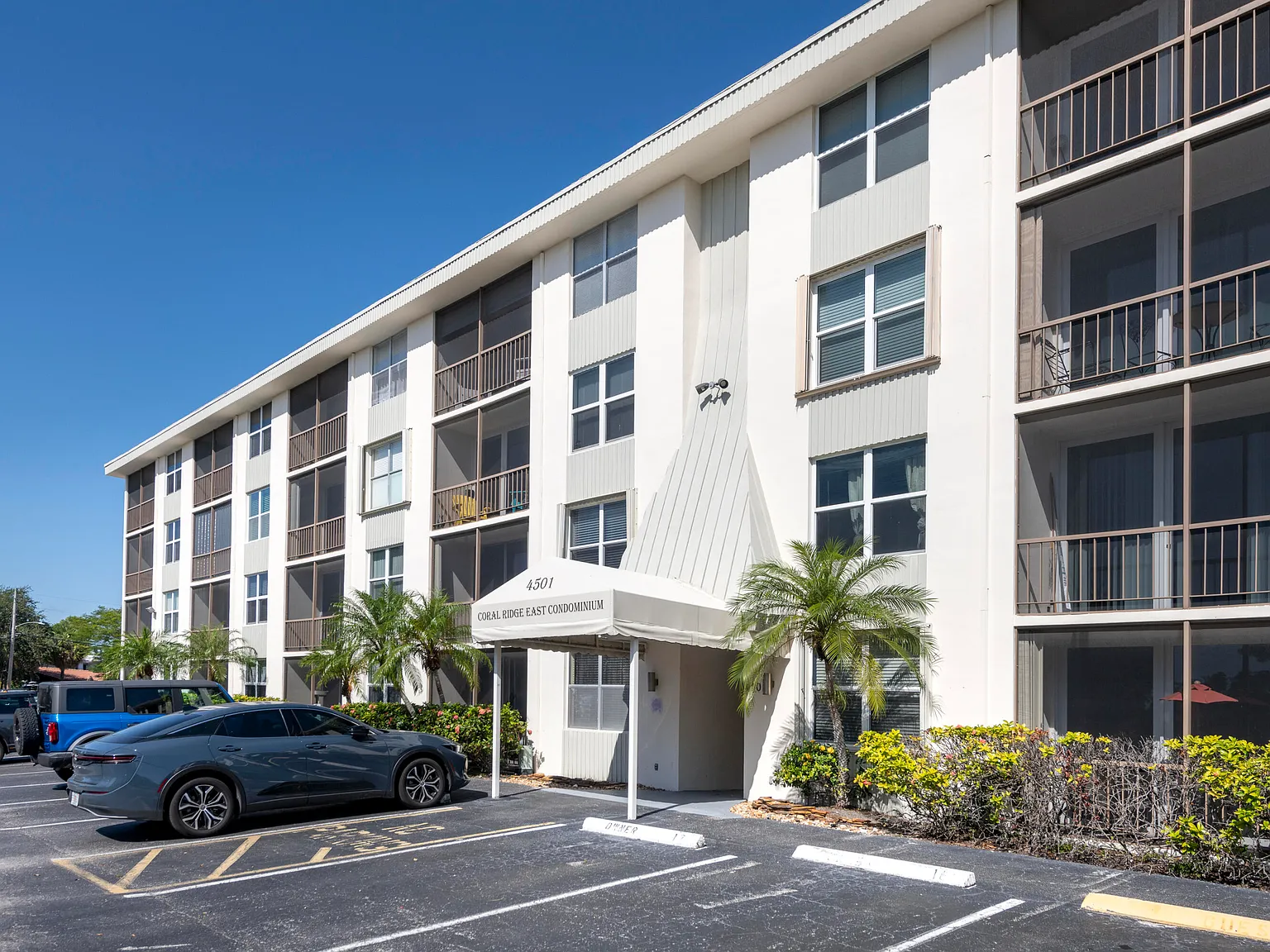 2 bed, 2.0 bath, 970 sqft, $2,050 — Photo 2