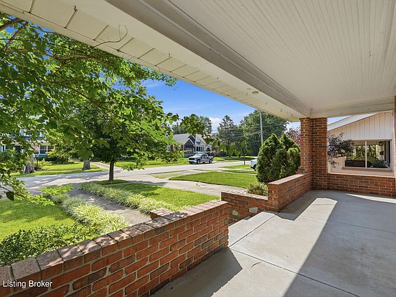 4th image of 114 Oxford Pl
