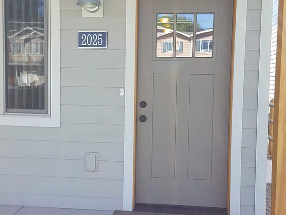 4th image of 2027 Mount Ave