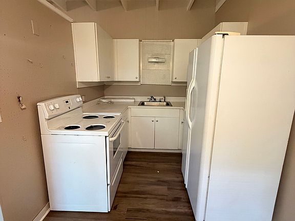 3rd image of 60 Yacht Club Dr NE APT 15