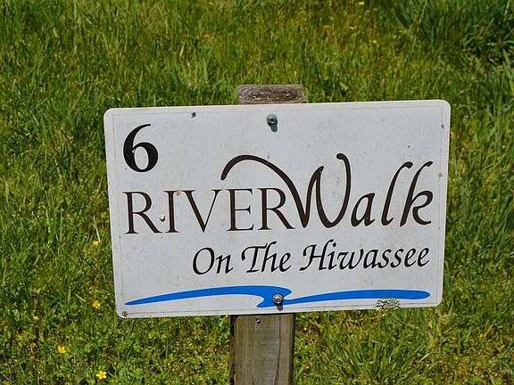 3rd image of 751 River Farm Dr