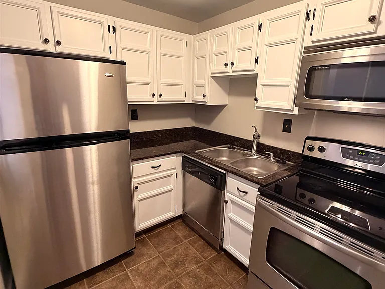 401 State St #M403 — Photo 15