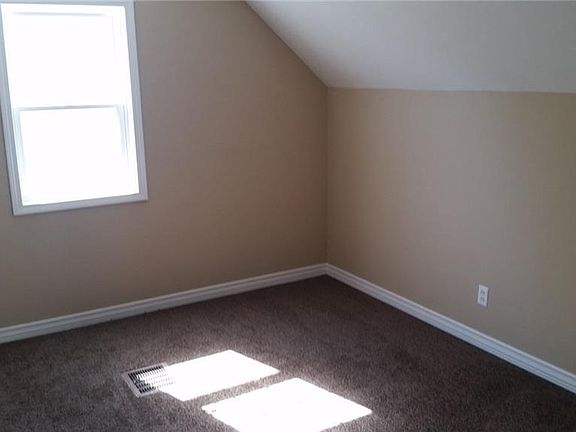 5th image of 30 W Woodside Ave