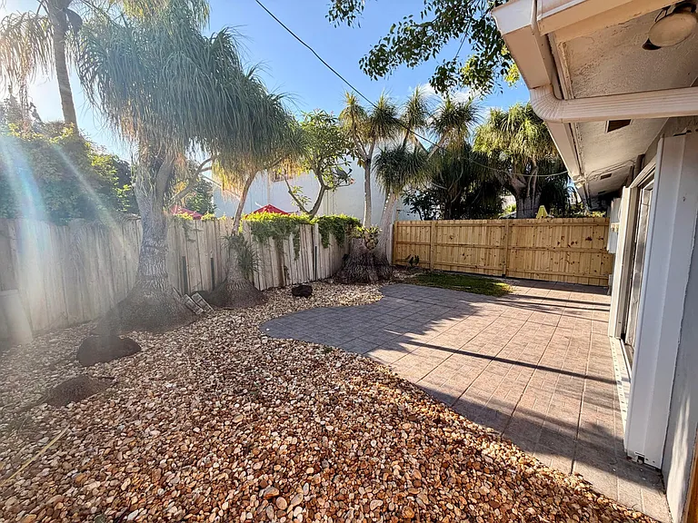 630 NE 19th Ave — Photo 18
