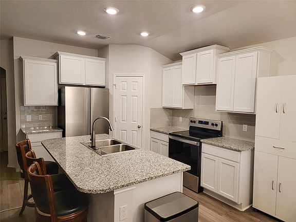 4th image of 109 Akston Ct