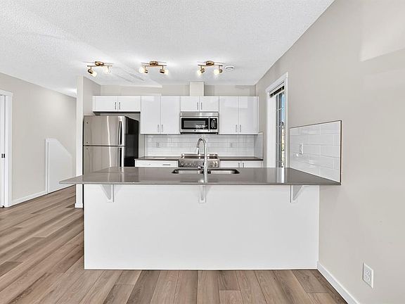 3rd image of 428 N Cranbrook Sq SE