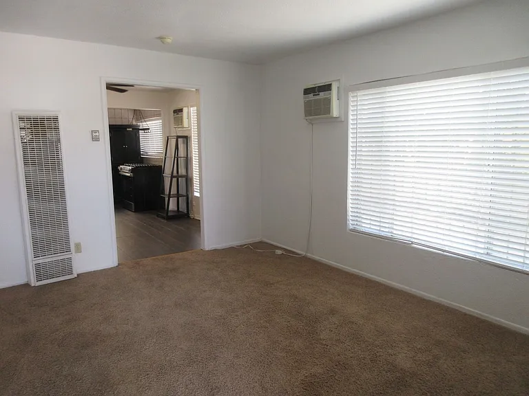 1116 N O'Melveny Ave — Photo 3