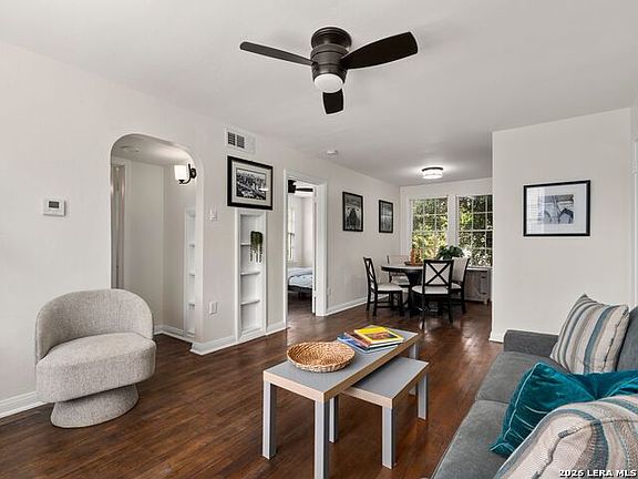 5th image of 204 E Rosewood Ave APT 1