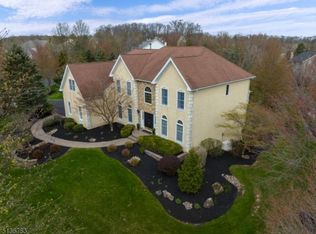 25 Wyckoff Dr, Pittstown, NJ 08867