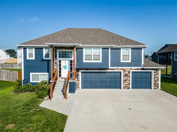 916 N Oak Ter, Tonganoxie, KS 66086