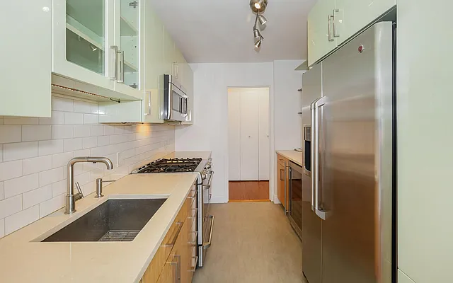 Sold by Nortrud Wolf Spero, LREB | media 55