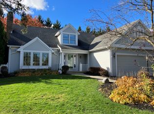 17 Bishops Ct, Pittsford, NY 14534
