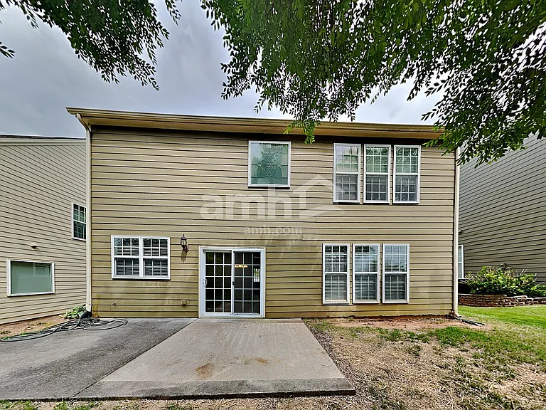 811 Greenwood Xing — Photo 21