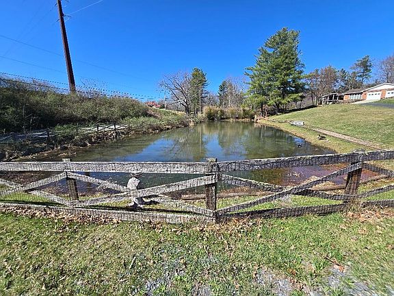 4th image of 127 Gilead St