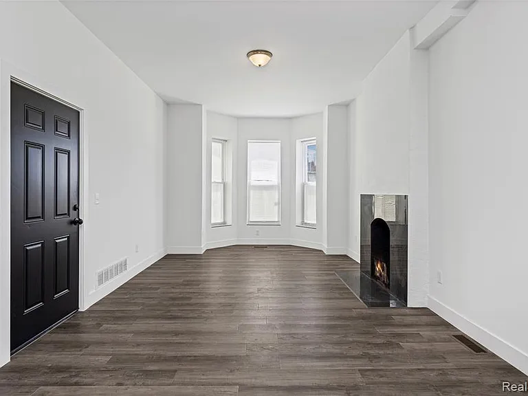 269 Watson St #102 — Photo 6