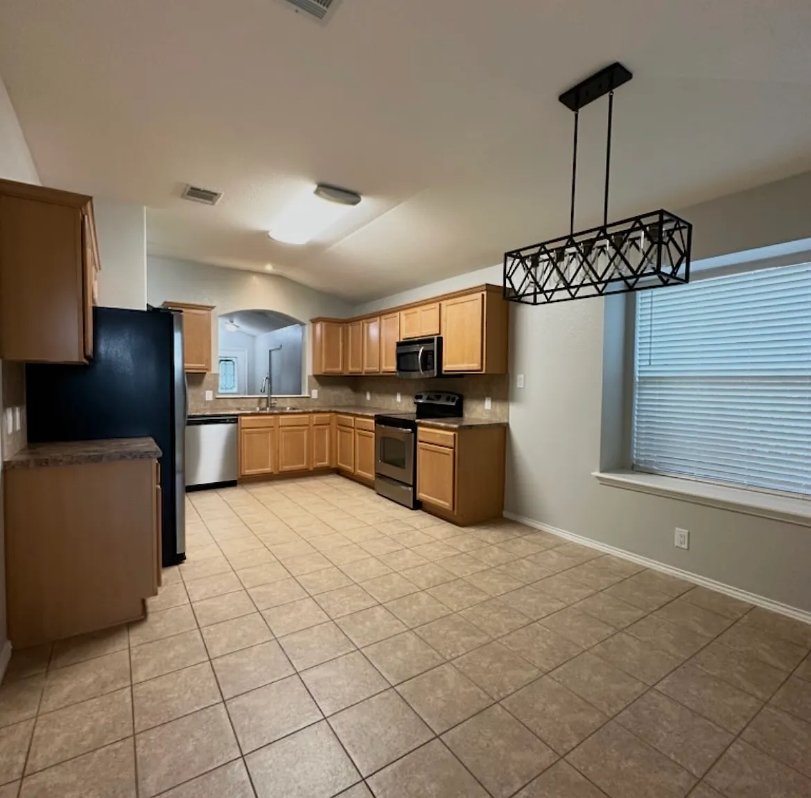 3 bed, 1364 sqft, $1,700 — Photo 3