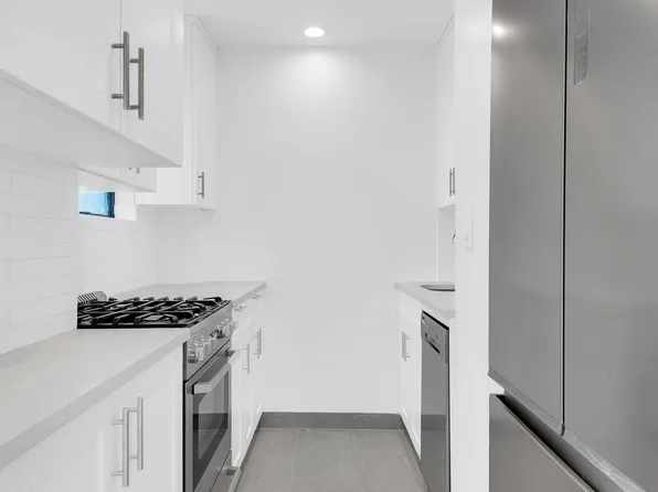 345 East 52nd Street 10H image 1 of 9
