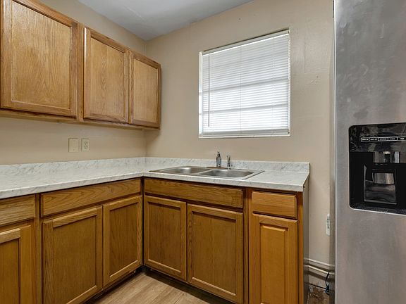 5th image of 304 Garner Ct