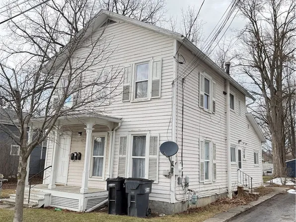 18 Hollister St, Dundee, NY 14837