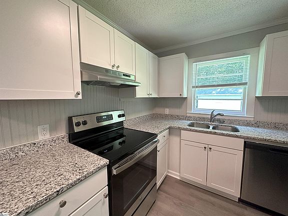 4th image of 249 Lakewood Dr