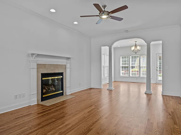 1325 Old Regent Dr — Photo 15