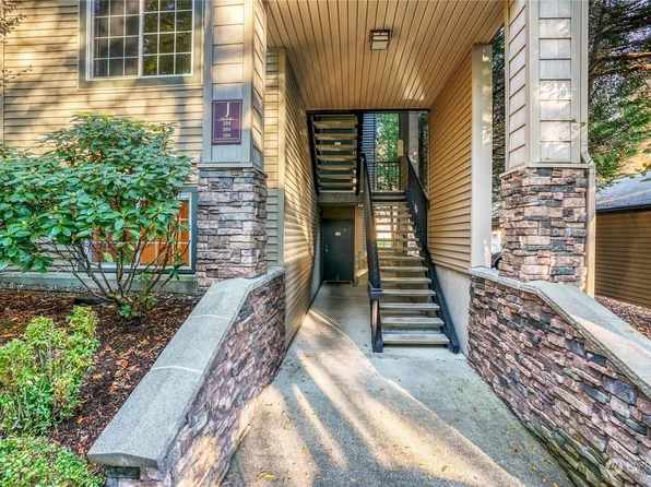 25025 SE Klahanie Blvd #J104, Sammamish, WA 98029