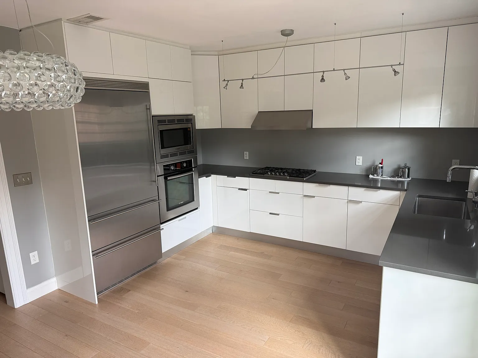 2 bed, 1558 sqft, $5,500 — Photo 2