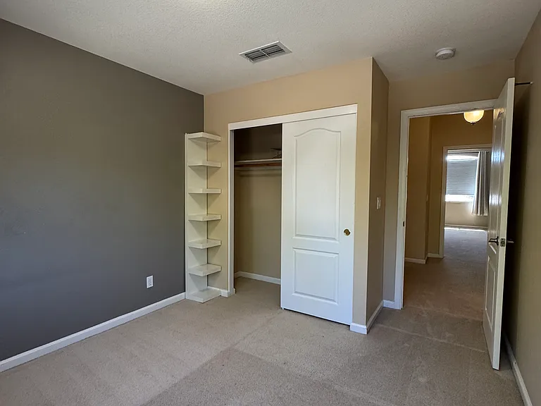 1370 Kerslake Cir — Photo 29