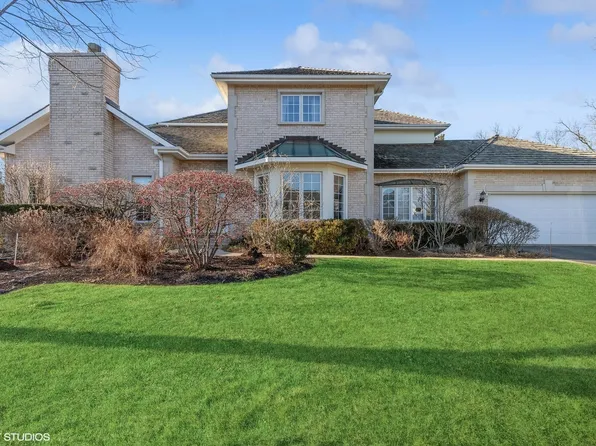 1111 Pine Oaks Cir, Lake Forest, IL 60045