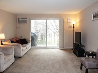 9241 Fairway Dr APT 207, Des Plaines, IL 60016