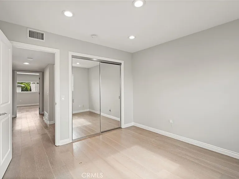 6215 Hesperia Ave — Photo 16