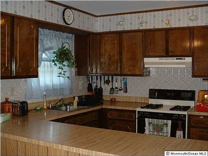 4th image of 265 Bonaire Dr