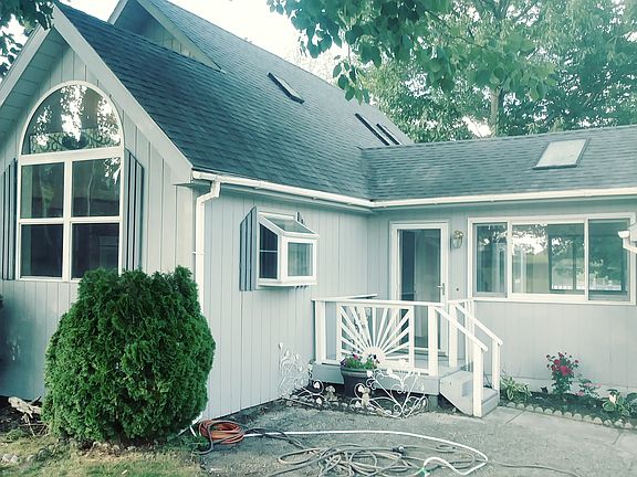 2nd image of 600 W Shore Dr