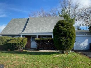 80 New Castle Ln, Willingboro, NJ 08046