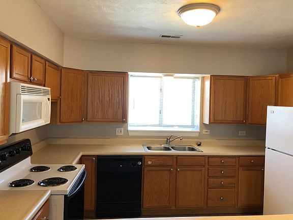2nd image of 1011 Taft Ave #3A