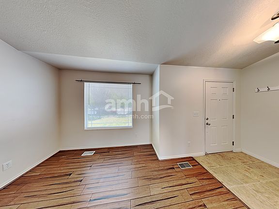 5th image of 261 Walton Dr