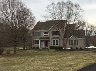 1 Indian Creek Rd, Pittstown, NJ 08867